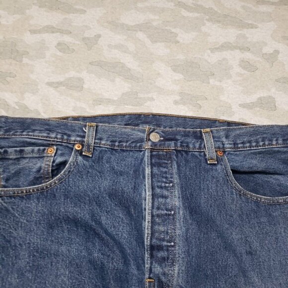 Levi s 501 Jeans Mens 38x32 Blue Button Fly Straight Leg Denim Medium Wash - Picture 2 of 10